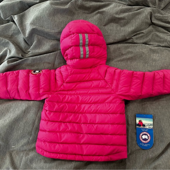 Sold Canada Goose Kids Puffer Used with tags, 2-3 - Picture 7 of 9